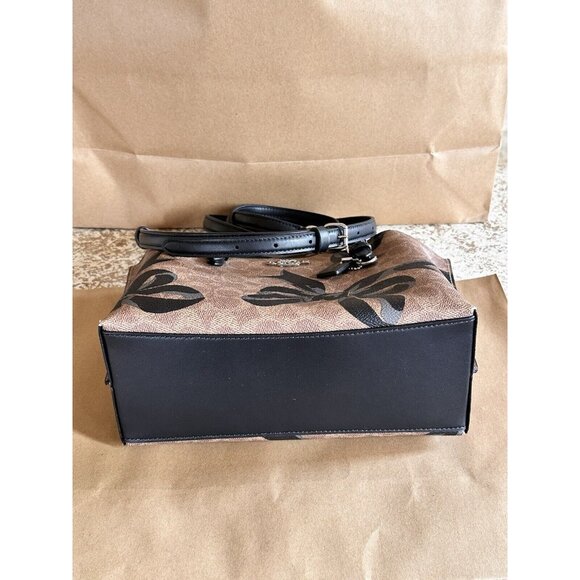 NWT Coach Mollie Tote Bag 25 In Signature Canvas With Bow Print CZ767 - Picture 5 of 14